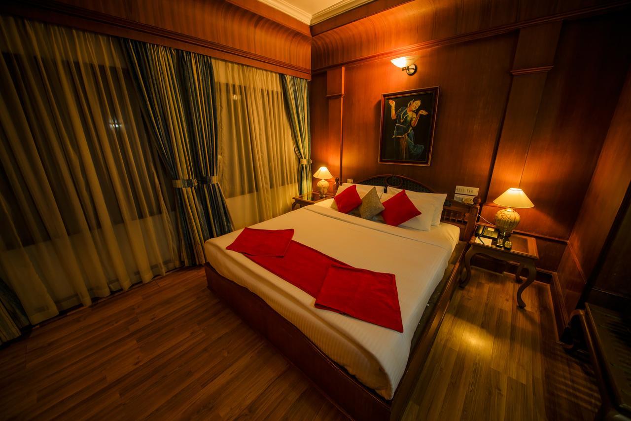 The Renai Cochin Hotel Kochi Exterior photo