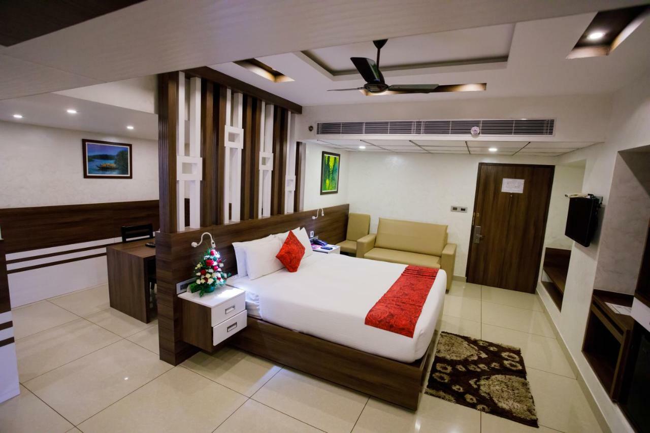 The Renai Cochin Hotel Kochi Exterior photo